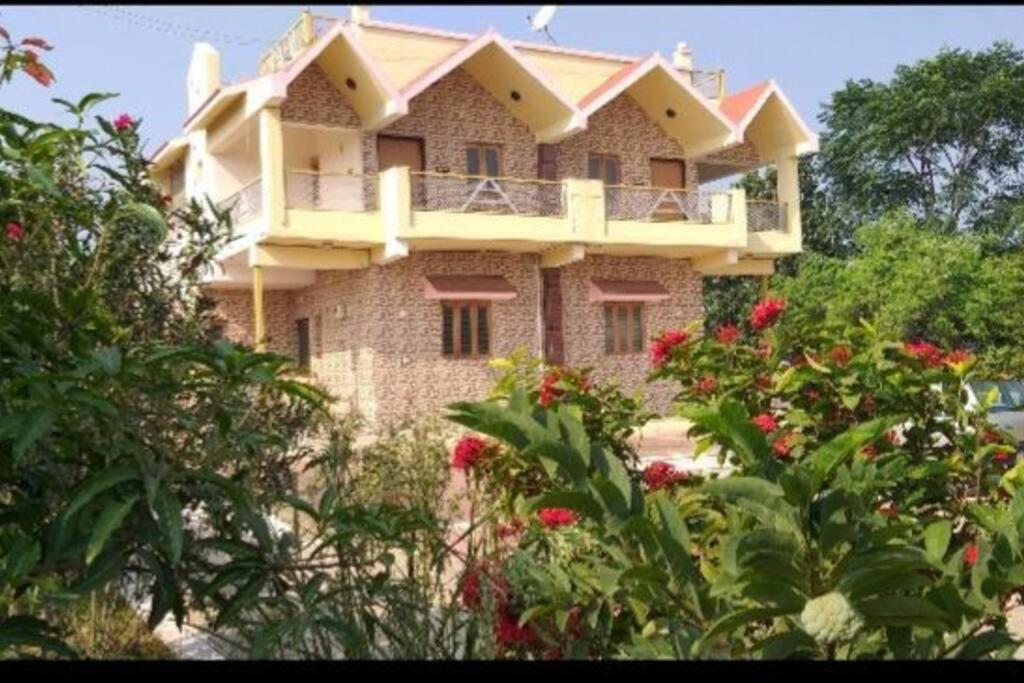 Farmhouse Close To Nature - Kesari Farm Gandhinagar Exterior foto